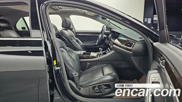 Genesis G90 2016 thumb 11