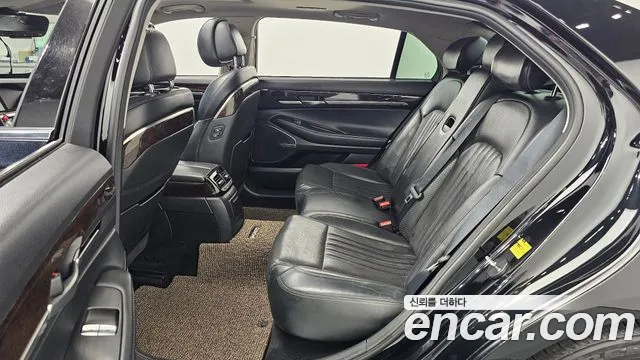 Genesis G90 2016 thumb 12