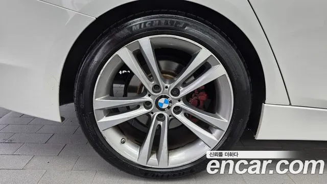 BMW 3-Series 2015 thumb 5