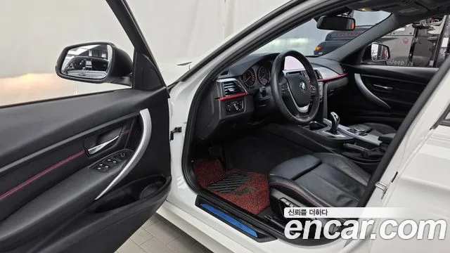 BMW 3-Series 2015 thumb 10