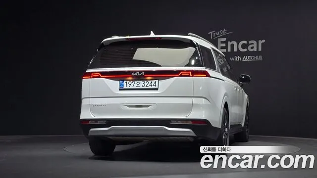 Kia Carnival 2023 thumb 3