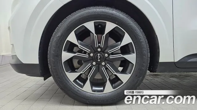 Kia Carnival 2023 thumb 4