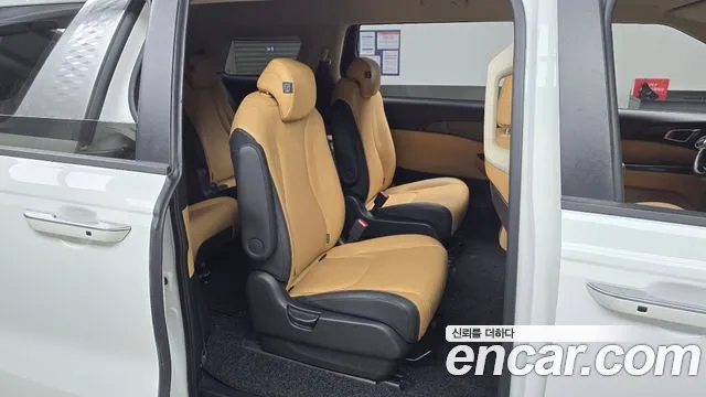 Kia Carnival 2023 thumb 10