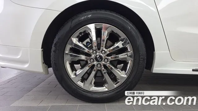 Kia Carnival 2015 thumb 4