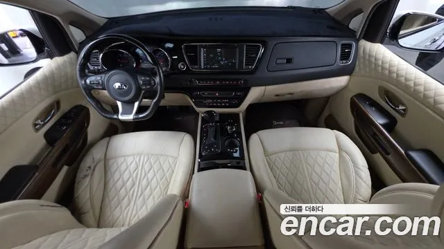 Kia Carnival 2015 thumb 6