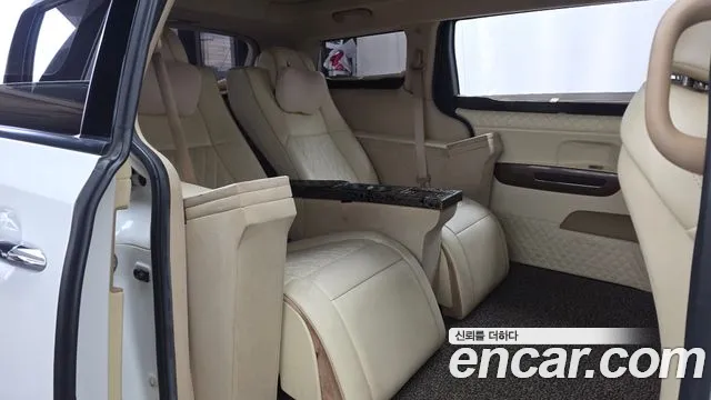 Kia Carnival 2015 thumb 11