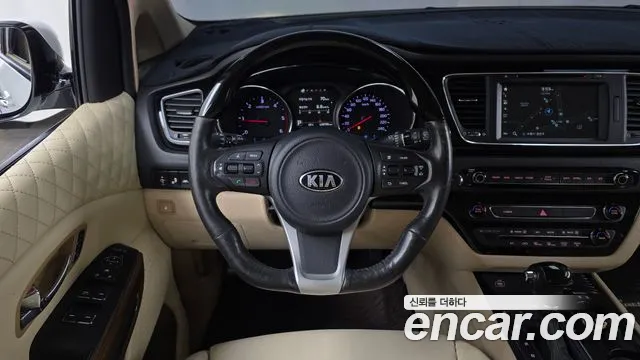 Kia Carnival 2015 thumb 12