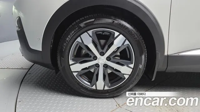 Peugeot 5008 2018 thumb 5