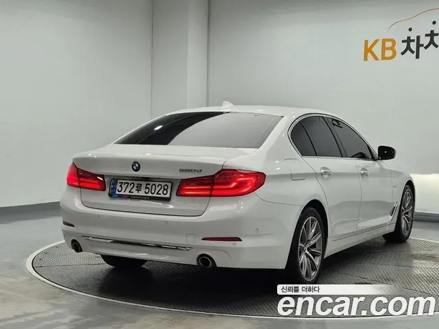 BMW 5-Series 2017 thumb 3