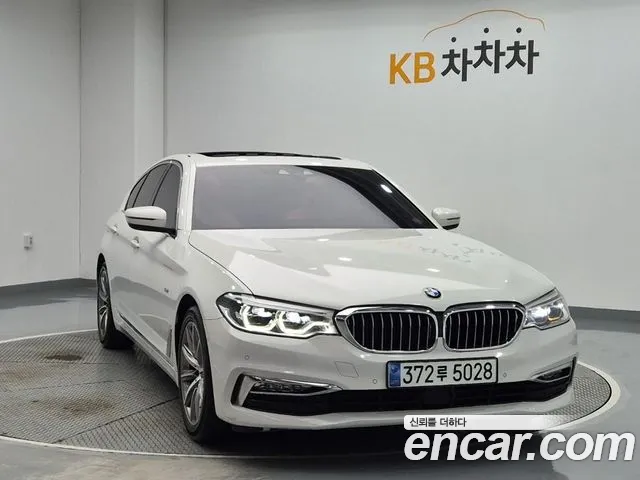 BMW 5-Series 2017 thumb 4