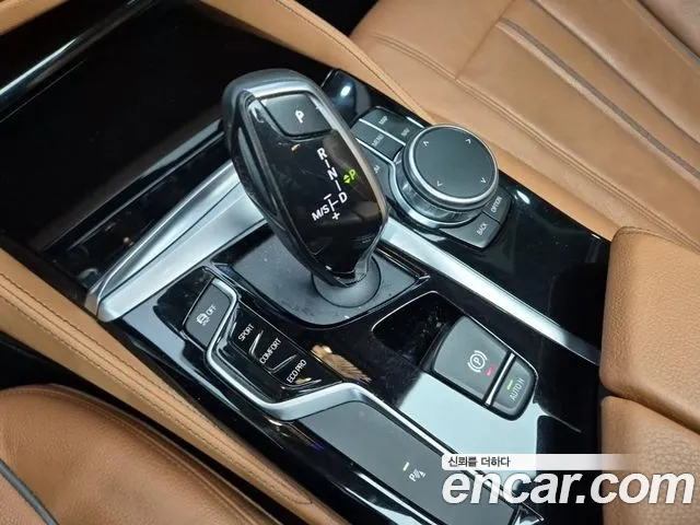BMW 5-Series 2017 thumb 8