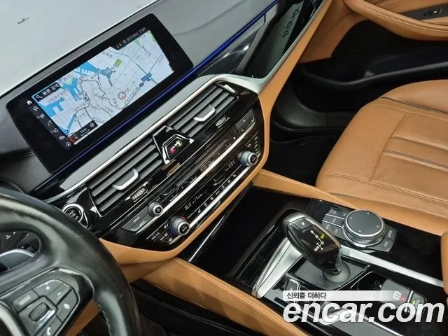 BMW 5-Series 2017 thumb 10