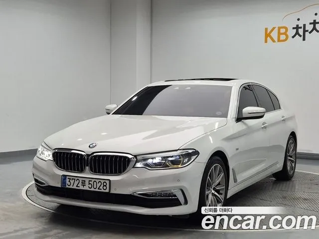 BMW 5-Series 2017 thumb 11