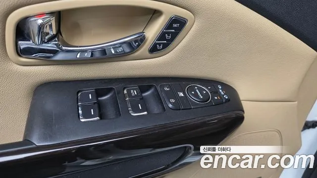 Kia Carnival 2016 thumb 11