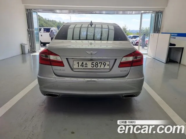 Hyundai Genesis 2011 thumb 4