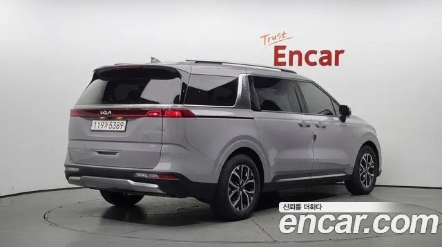Kia Carnival 2023 thumb 2