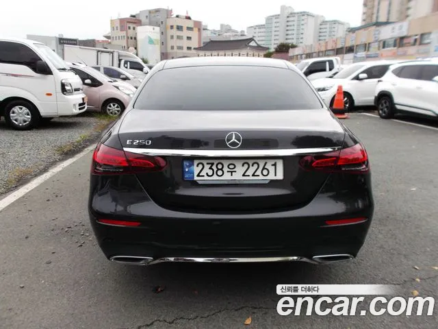 Mercedes-Benz E-Класс 2023 thumb 3