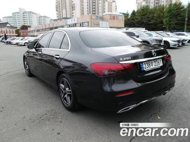 Mercedes-Benz E-Класс 2023 thumb 4