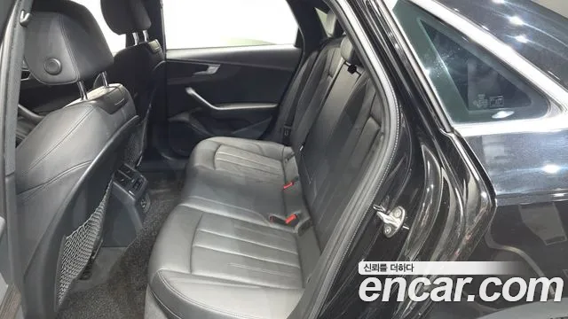 Audi A4 2019 thumb 11