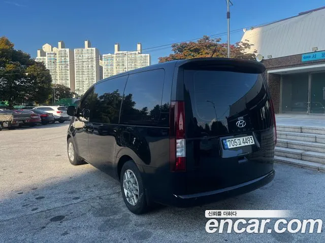Hyundai Staria 2024 thumb 2