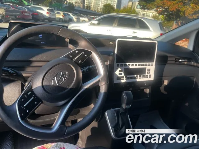Hyundai Staria 2024 thumb 7