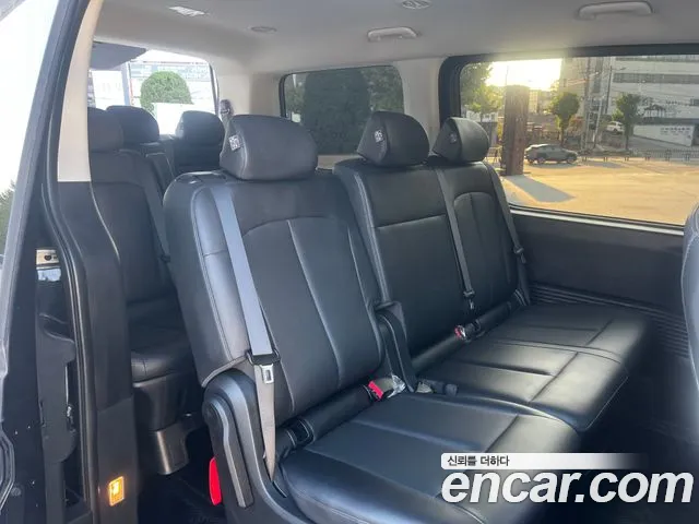Hyundai Staria 2024 thumb 10