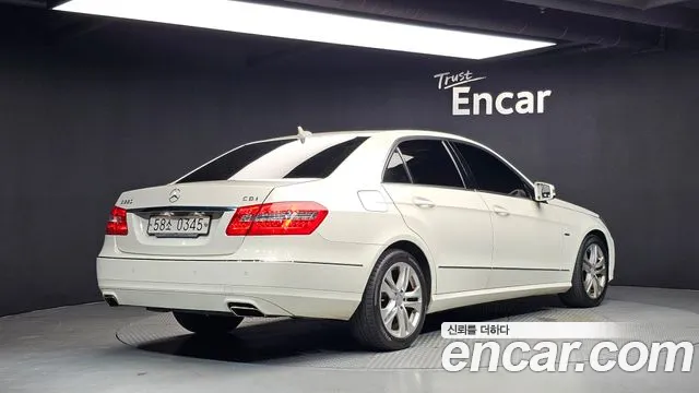 Mercedes-Benz E-Класс 2012 thumb 2