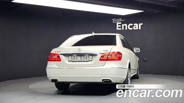 Mercedes-Benz E-Класс 2012 thumb 4