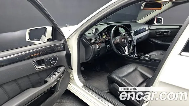 Mercedes-Benz E-Класс 2012 thumb 10