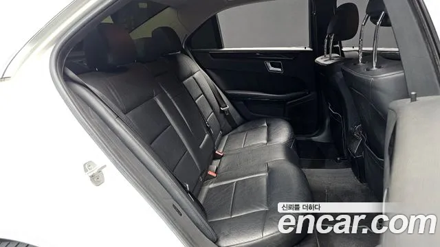 Mercedes-Benz E-Класс 2012 thumb 12