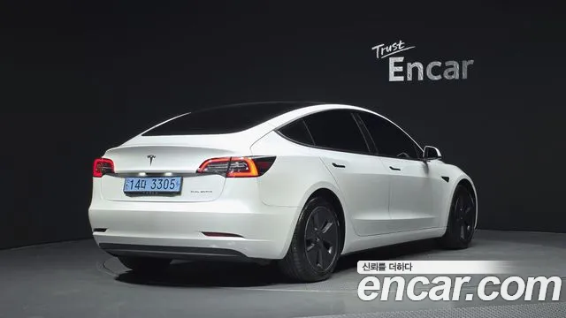 Tesla Model 3 2021 thumb 2