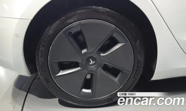 Tesla Model 3 2021 thumb 5