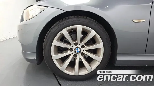 BMW 3-Series 2011 thumb 5