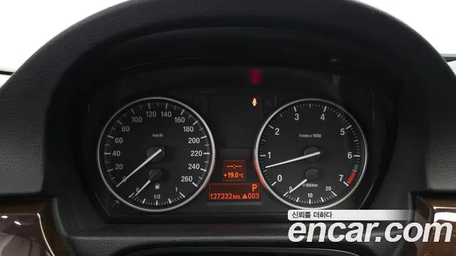 BMW 3-Series 2011 thumb 8