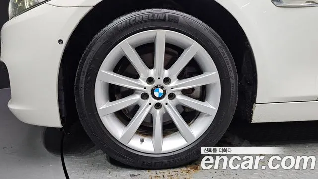 BMW 5-Series 2015 thumb 5