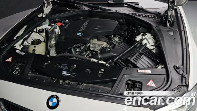 BMW 5-Series 2015 thumb 6