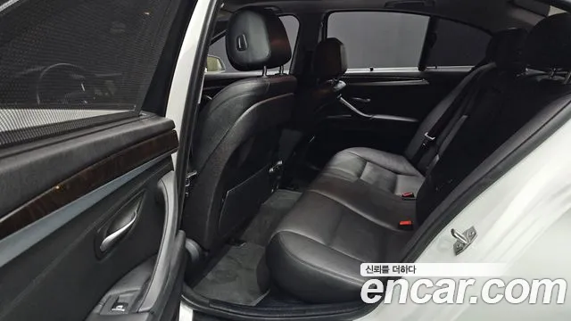 BMW 5-Series 2015 thumb 12