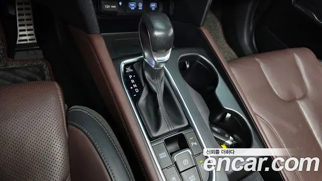 Hyundai Santa Fe 2018 thumb 9
