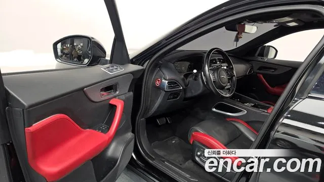 Jaguar F-Pace 2019 thumb 10