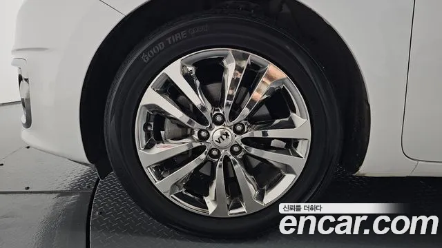 Kia Carnival 2018 thumb 5