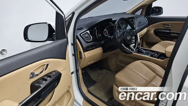 Kia Carnival 2018 thumb 10