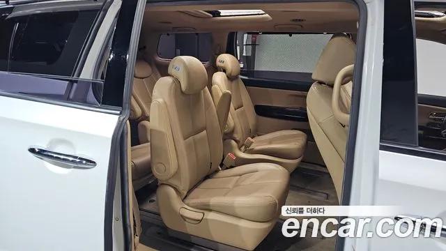 Kia Carnival 2018 thumb 11