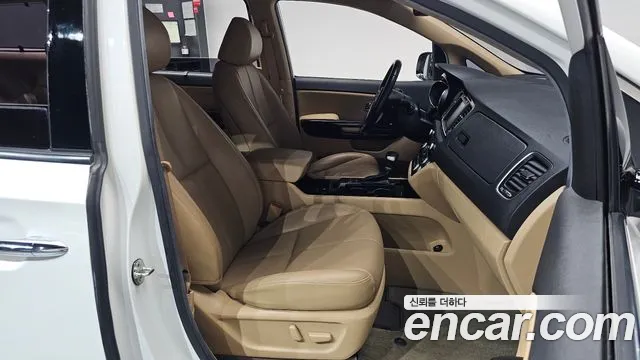 Kia Carnival 2018 thumb 12