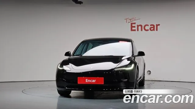 Tesla Model 3 2024 thumb 2