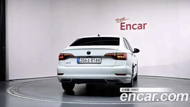 Volkswagen Jetta 2021 thumb 4
