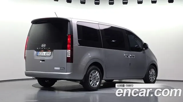 Hyundai Staria 2024 thumb 2