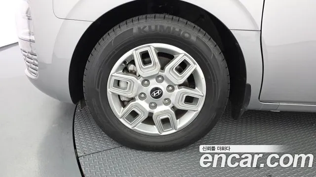 Hyundai Staria 2024 thumb 5