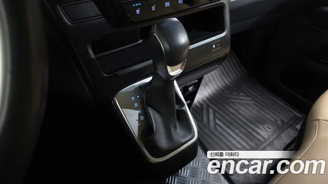 Hyundai Staria 2024 thumb 9
