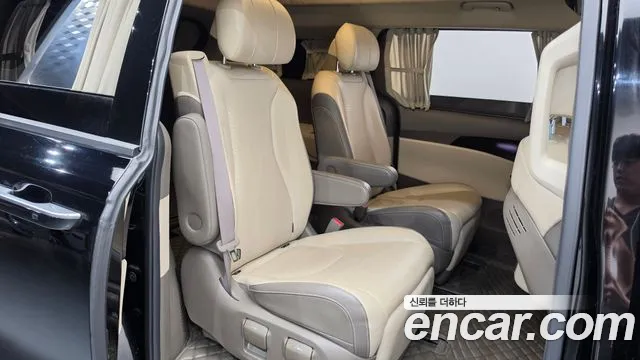 Kia Carnival 2021 thumb 11