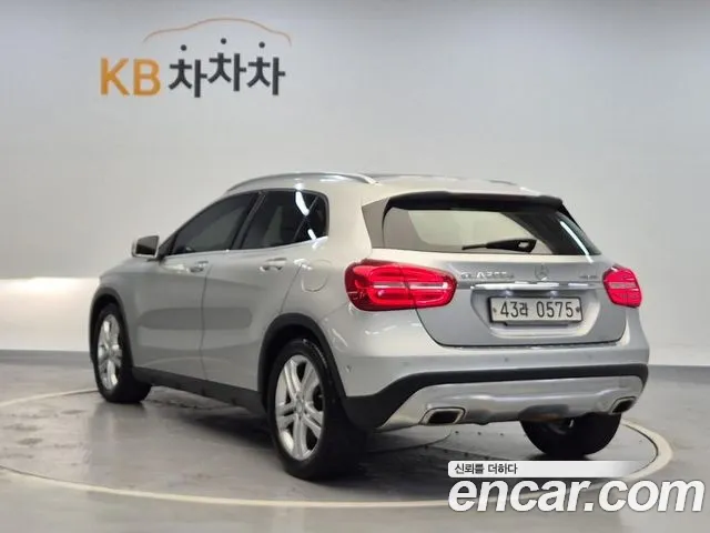 Mercedes-Benz GLA 2016 thumb 3